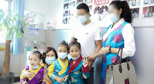 藏族三姐妹来成都生殖专科医院给何庆医生报喜