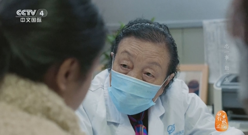 央视《记住乡愁》栏目报道了我院特邀专家谢蜀祥教授。谢老用一生勤勉，践行了医者的使命与担当